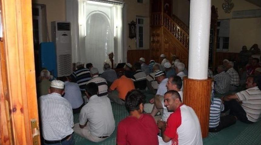 Urla&rsquo;da İlk Teravih Namazı Kılındı