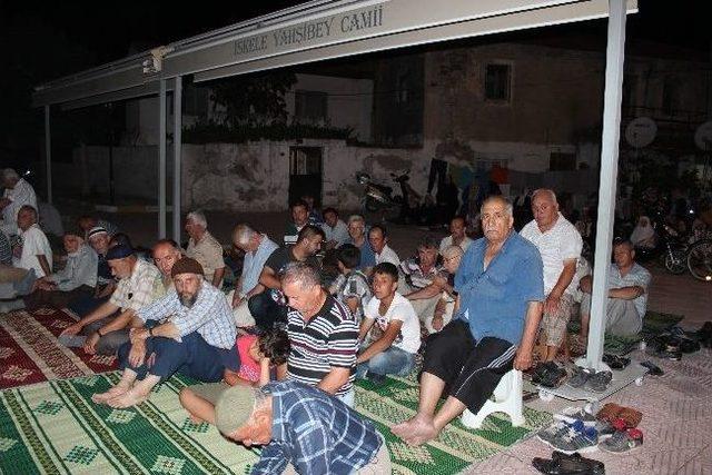 Urla’da İlk Teravih Namazı Kılındı