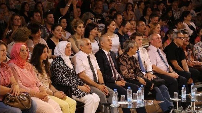 Halk Dansları Festivali&rsquo;nden Muhteşem Gala