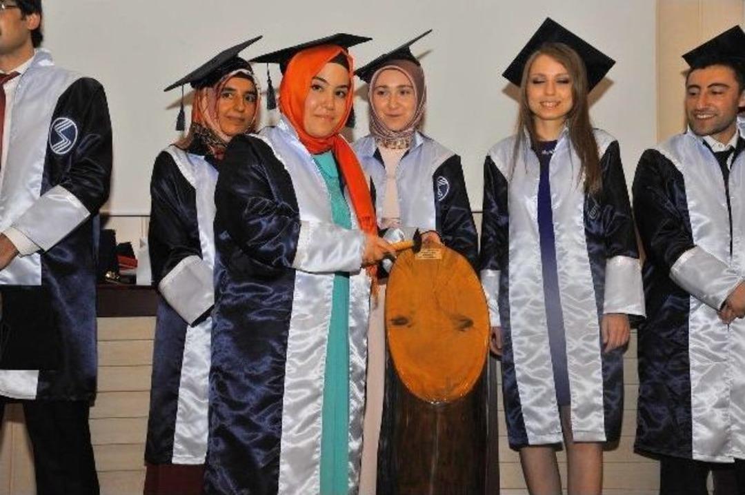 Sakarya &Uuml;niversitesi Tıp Fak&uuml;ltesi İlk Mezunlarını Verdi