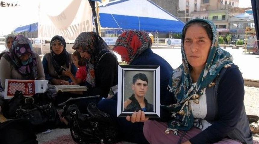 Diyarbakır&rsquo;daki Aileler Ramazan Ayında Da Oturma Eylemini S&uuml;rd&uuml;r&uuml;yor