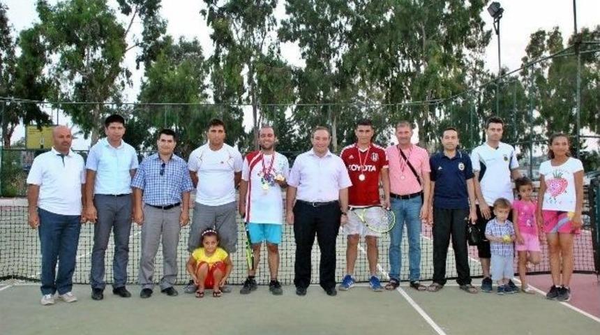Demre'de Geleneksel A&ccedil;ık Hava Tenis Turnuvası Sona Erdi