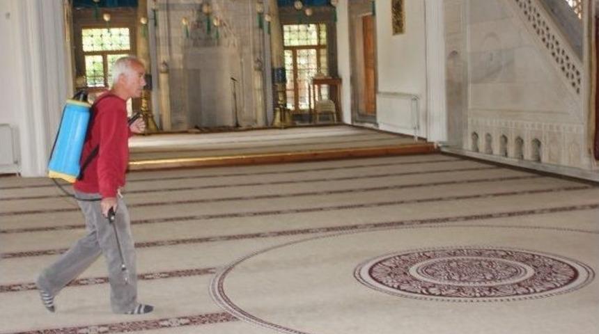 Nevşehir&rsquo;de Camilere G&uuml;l Suyu İle Yıkandı