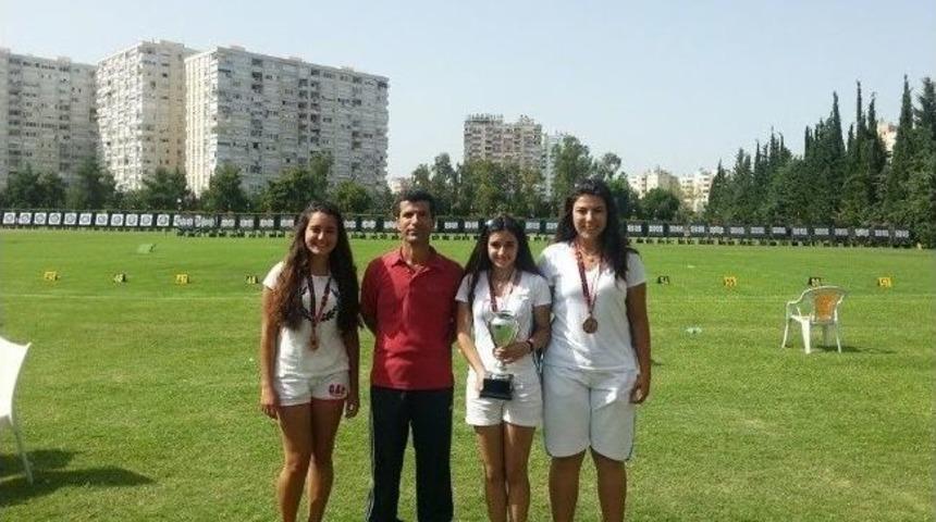 Mersinli Ok&ccedil;ular T&uuml;rkiye &Uuml;&ccedil;&uuml;nc&uuml;s&uuml; Oldu