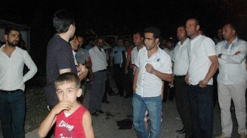 Mahalleliler Yolu Trafiğe Kapattı