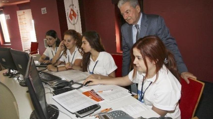 Gen&ccedil;ler Geleceklerini İzmir Ekonomi Danışmanlığında &Ccedil;izecek