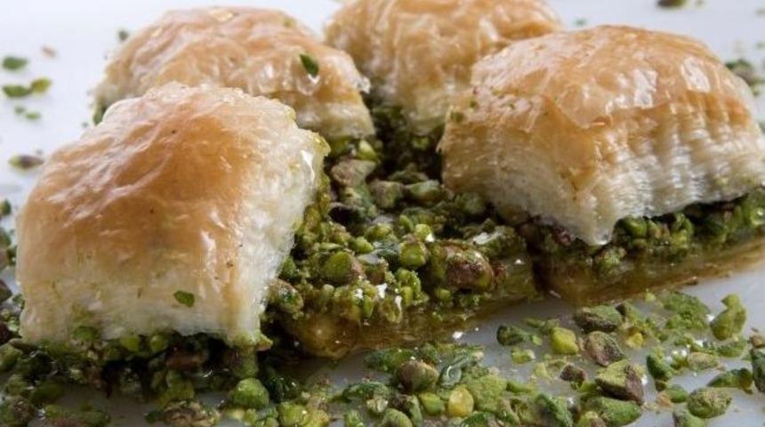 Ramazan'a &Ouml;zel D&uuml;ş&uuml;k Kalorili Baklava, Frambuazlı G&uuml;lla&ccedil;