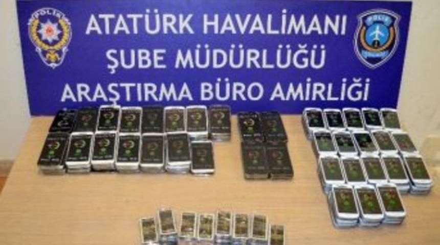Atat&uuml;rk Havalimanı&rsquo;nda Ka&ccedil;ak Cep Telefonu Operasyonu