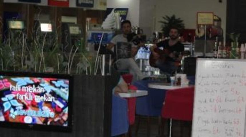 Tevazu Kafe&rsquo;de Ramazana &Ouml;zel Canlı M&uuml;zik