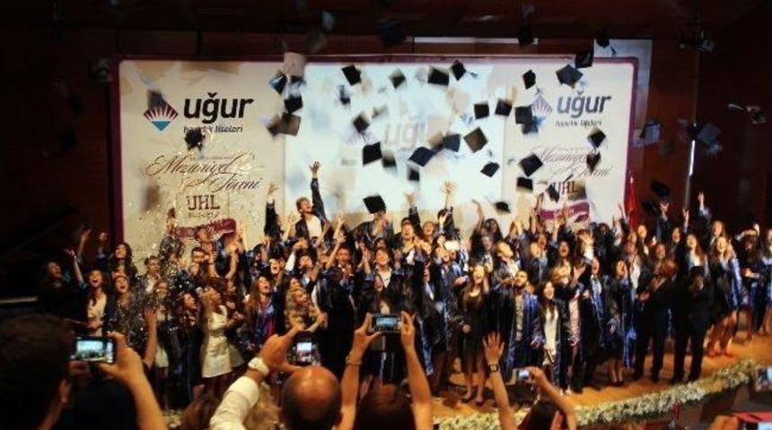 Okul Ve Dershaneden Aynı Anda Mezun Oldular