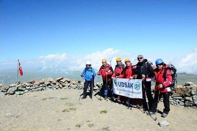 Trabzonlu Dağcılar Kırklar Dağı Zirvesinde