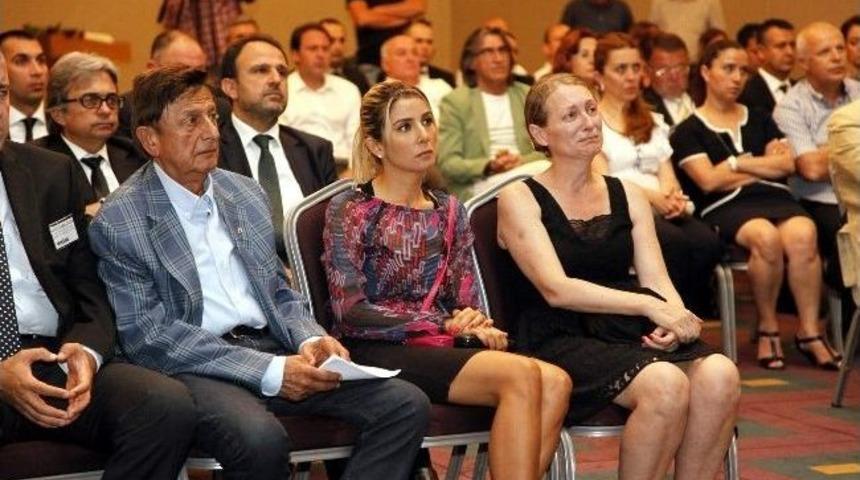 İş Adamı H&uuml;seyin &Ccedil;alık İ&ccedil;in Anma Gecesi