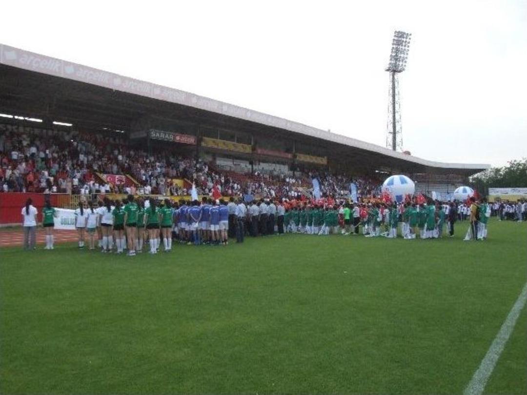 Yaz Spor Okullarına G&ouml;rkemli A&ccedil;ılış