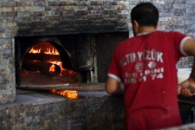 Ramazan'da Fırıncıların Zorlu Mesaisi