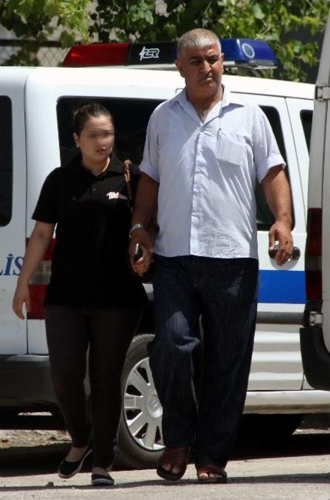 Gen&ccedil; Kızı Taciz Etti, Ağabeyinden &Ouml;z&uuml;r Diledi