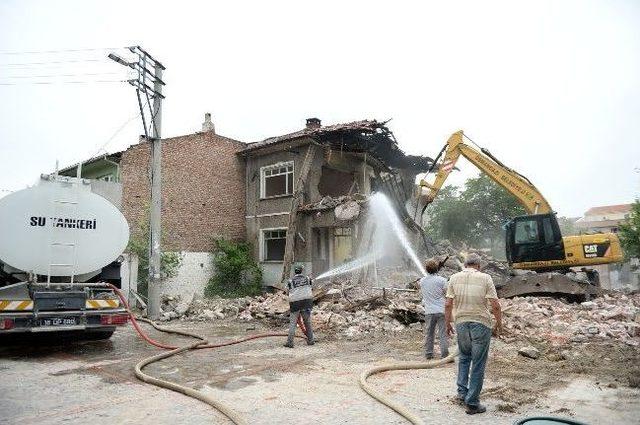 Osmangazi Belediyesi Mahallelere Nefes Aldırmaya Devam Ediyor