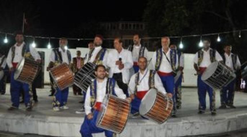 L&uuml;leburgaz'da 'manilerle Hoş Geldin Ramazan' Etkinliği D&uuml;zenlendi