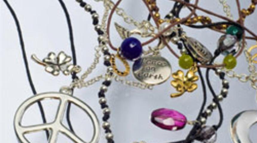 Mavi Jeans'in Peace Kolyeleri