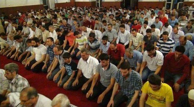 Kızıltepe’de İlk Teravih Namazı Huşu Kılındı