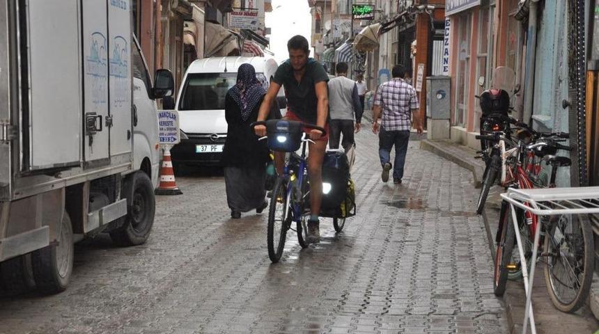 Fransız Itfaiyeci Bisikletiyle D&uuml;nyayı Dolaşıyor