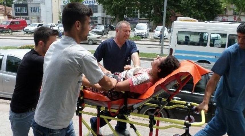 Alkoll&uuml; Kadın Kendine Zarar Verince Polis M&uuml;dahale Etti