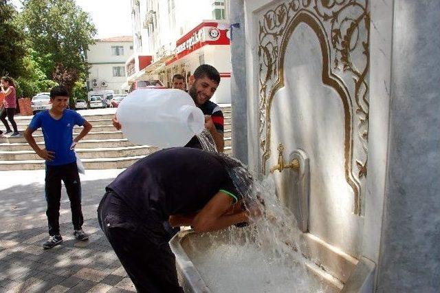 Adıyaman Ramazan’ın İlk Günü 45 Dereceyi Gördü