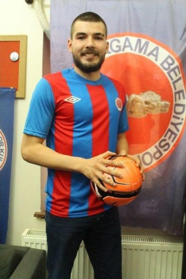 Bergama Belediyespor İlk İmzaları Attırdı