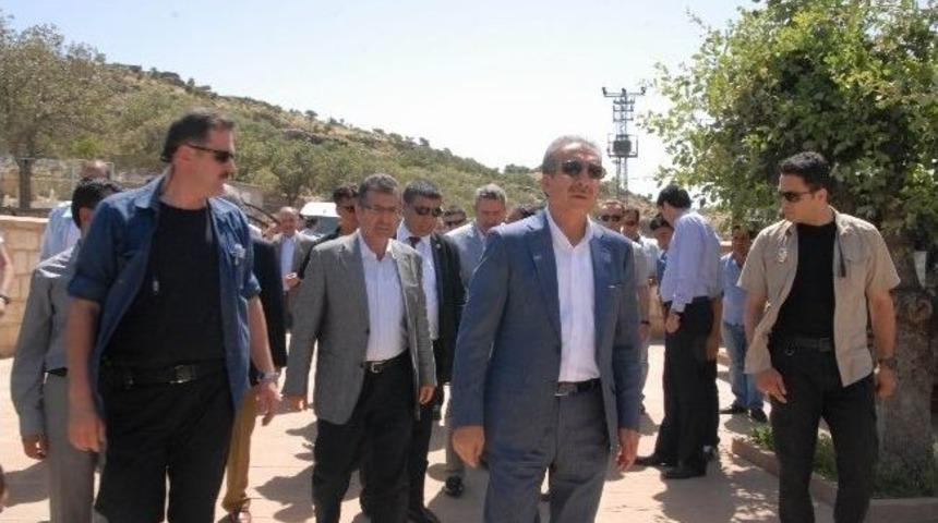 Bakan Eker, Eğil&rsquo;de Peygamber Kabirlerini Ziyaret Etti