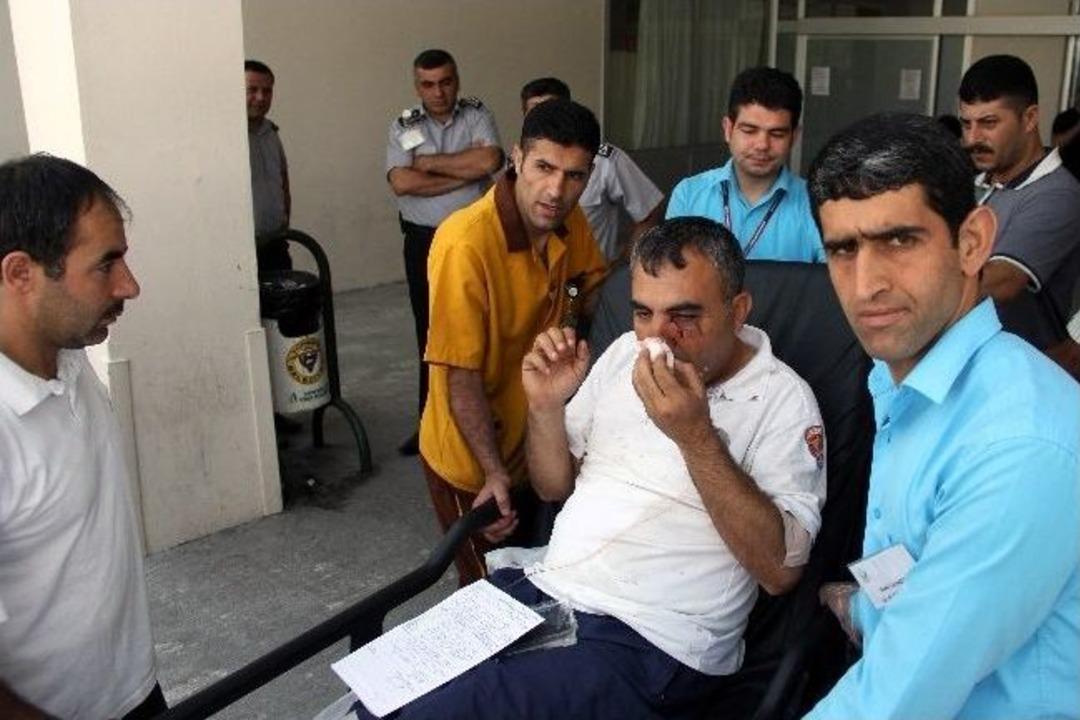 G&uuml;venlik G&ouml;revlilerinin Ambulans Şof&ouml;r&uuml;n&uuml; Darp Ettiği İddiası