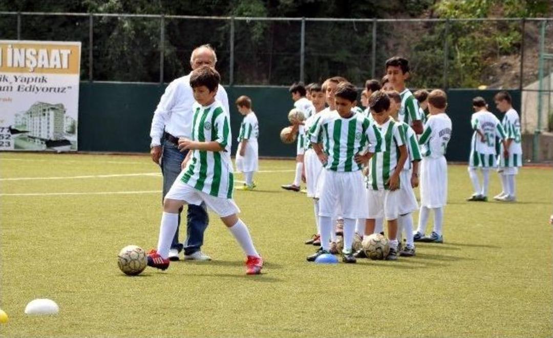 Kozlu Belediyespor Yaz Futbol Okulu A&ccedil;ılısı Yapıldı