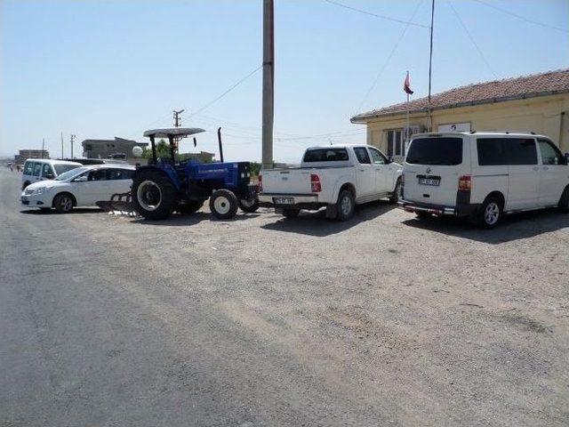 Silopi’de Muhtarlar Dedaş Binasını Bastı