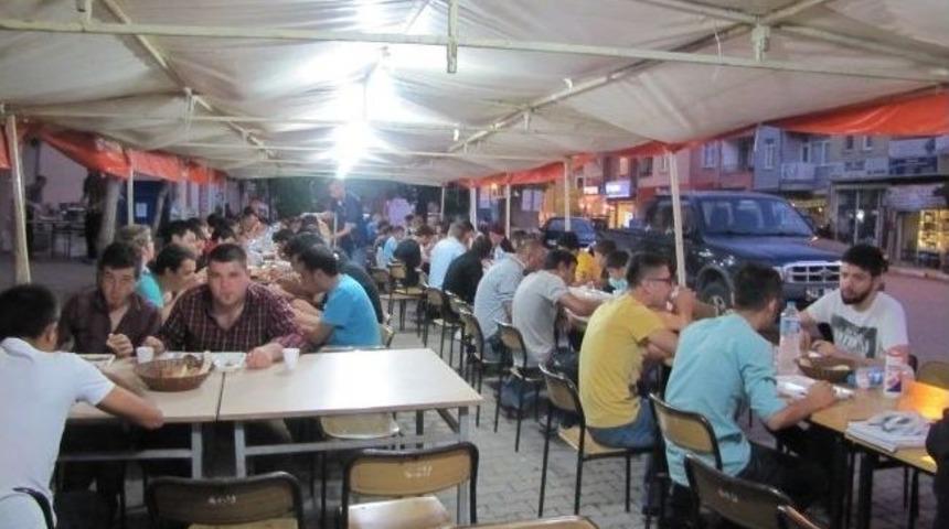Hisarcık&rsquo;ta Her G&uuml;n 150 Kişiye İftar Yemeği