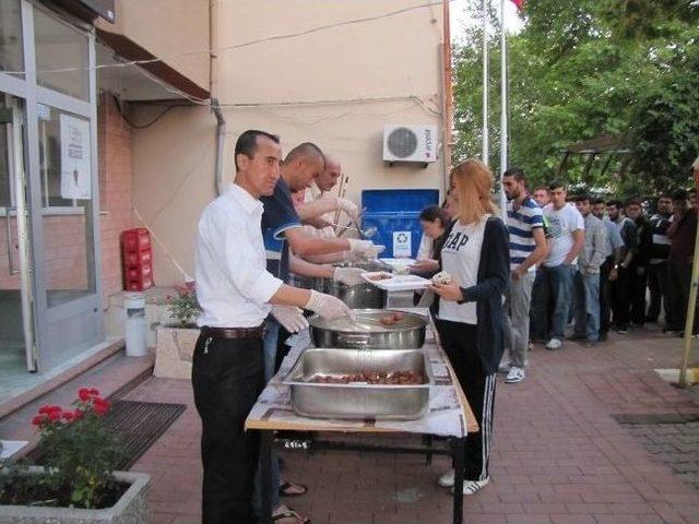 Hisarcık’ta Her Gün 150 Kişiye İftar Yemeği