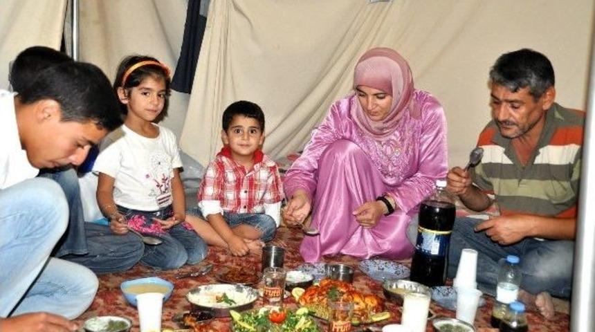 Vatanlarından Uzakta &Uuml;&ccedil;&uuml;nc&uuml; Ramazan&rsquo;ı Ge&ccedil;iriyorlar