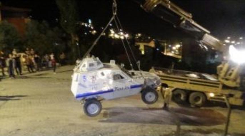 Hakkari&rsquo;de Zırhlı Ara&ccedil; Devrildi: 3 Yaralı
