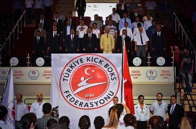 Konyalı 2 Sporcu Kick Boksta Türkiye Şampiyonu Oldu