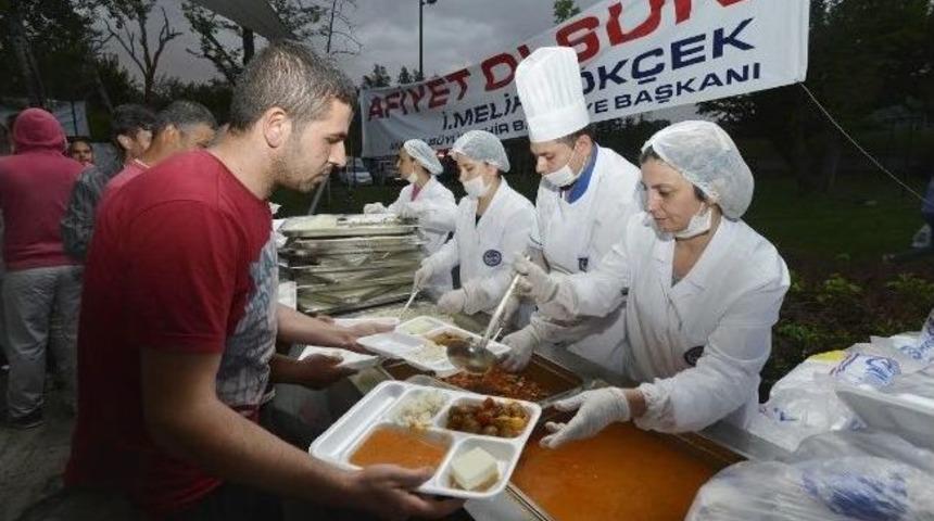İftar &Ccedil;adırları Doldu Taştı