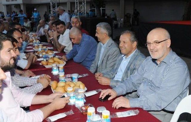 Beykozlular İlk İftarda Belediye Meydanı’nda Buluştu