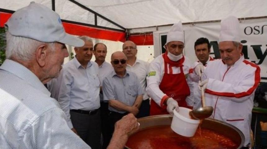 Osmaniye'de 2500 Kişiye İftar Yemeği