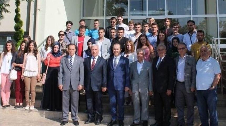 Balkan &Ouml;ğrencilerin G&ouml;z&uuml; Uludağ &Uuml;niversitesi'nde