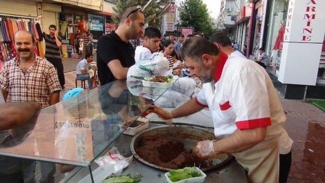 Ramazan Ayı Çiğ Köfte Satışlarını Arttırdı