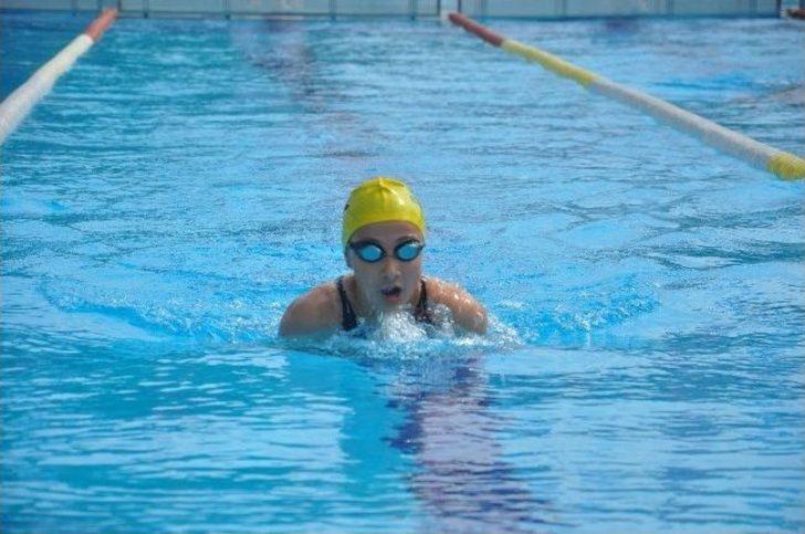 Genç Yüzücüler Kıyasıya Yarıştılar G5