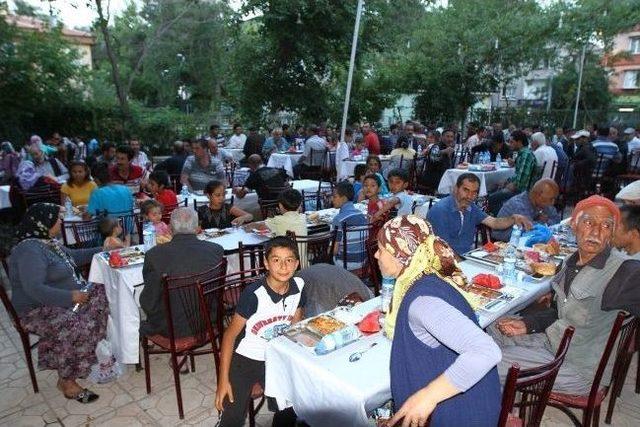 İftar Çadırları Vatandaşın Yüzünü Güldürüyor