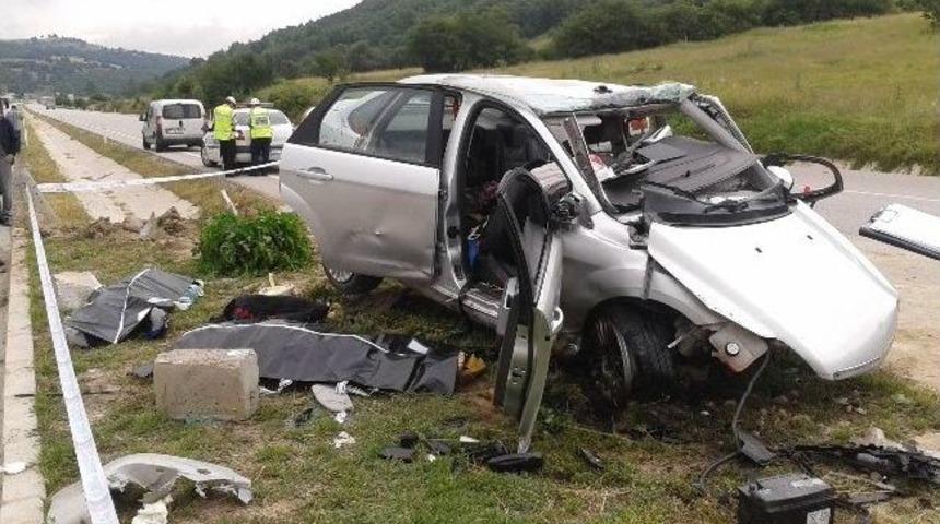 Samsun'da Trafik Kazası: 3 &Ouml;l&uuml;