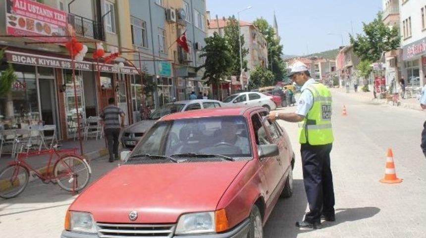 Korkuteli'de S&uuml;r&uuml;c&uuml;lere Trafik Uygulaması