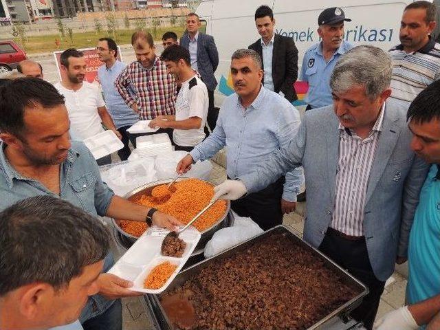 Yeşilyurt Belediyesi, Devlet Hastanesi Bahçesinde İftar Çadırı Açtı