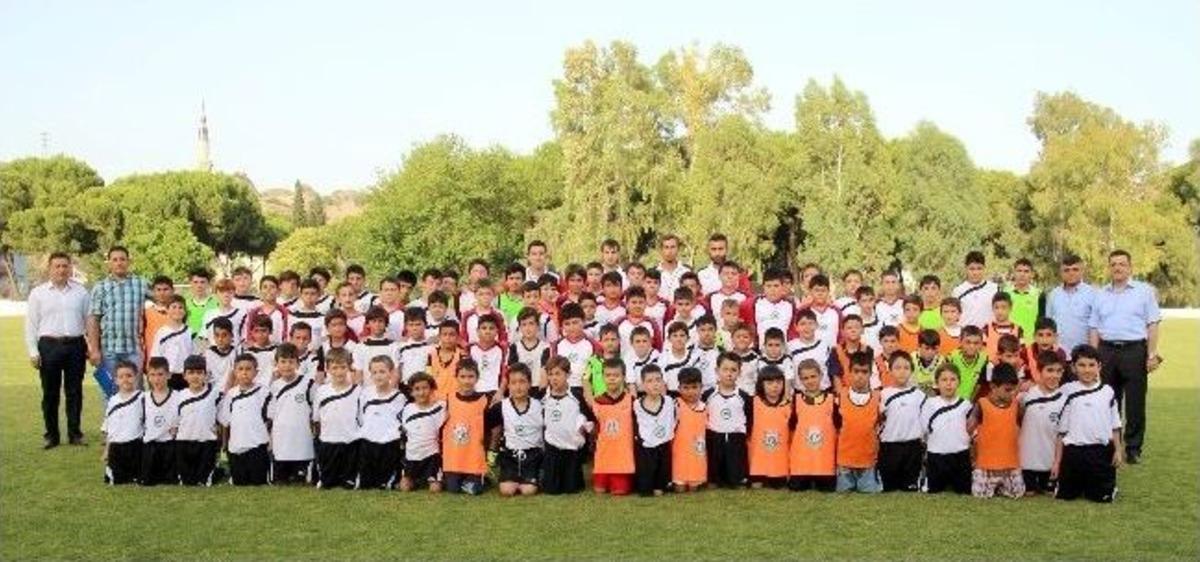 Nazilli&rsquo;de Yaz Futbol Okulu Sezonu A&ccedil;tı