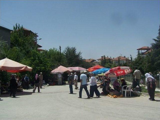 Korkuteli Köylü Pazarı Yoğun İlgi Görüyor