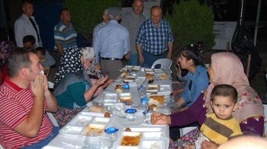 Başkan &Ouml;zak&ccedil;an, Pınardere Halkıyla İftar A&ccedil;tı