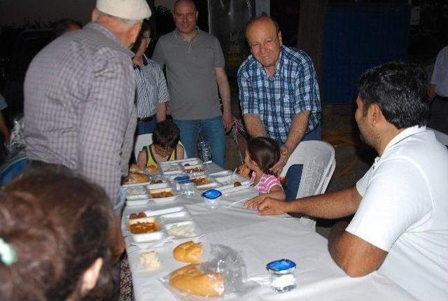 Başkan Özakçan, Pınardere Halkıyla İftar Açtı